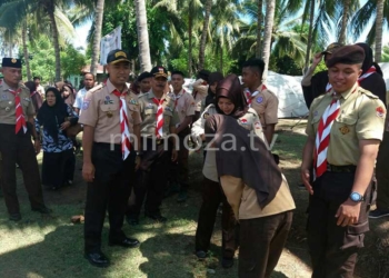 Ida Saidah Habibie & Letkol Inf.Dadang Ismail Marzuki bersama peserta