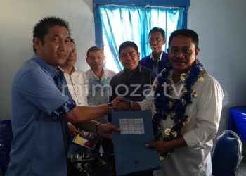 Rum Pagau saat mendaftar di penjaringan Partai Demokrat, Kamis (27/4/2017)