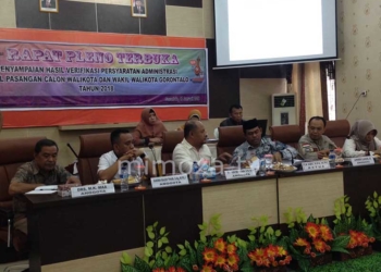 KPU Kota saat menggelar Rapat Pleno Terbuka Penyampaian Hasil Verifikasi Administrasi Bakal Calon Wali Kota dan Wakil Wali Kota Gorontalo, Rabu (17/1)
