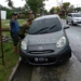 M-Y bersama mobil yang digunakan saat ditangkap BNNK, Kamis (22/2)
