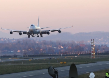 Pesawat kargo Boeing 747 melakukan pendaratan di Payerne, Swiss, 5 January 2015. (Foto: dokumentasi Reuters)