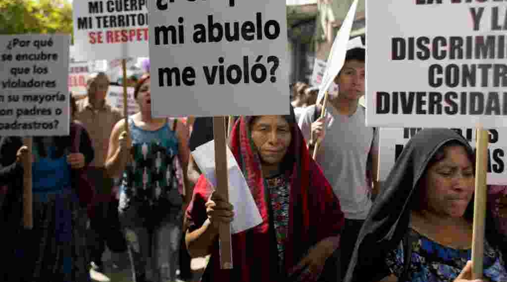 Hari Penghapusan Kekerasan Terhadap Perempuan, Ribuan Turun ke Jalan.(Foto: VOA)