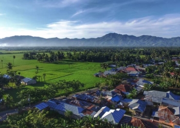 Foto dari udara, suasana sore hari di Kecamatan Tilongkabila.(Foto: Ronny Buol/zonautara.com)