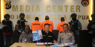 Direskrimum Polda Papua, Kombespol Toni Harsono memaparkan penangkapan pelaku penjualan amunisi di Polda Papua 13 Juni 2018 (foto: Dok. Bidang Humas Polda Papua)
