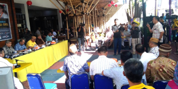 Suasana Evaluasi, Refleksi Kinerja NKRI (Nyata Kerja Rusli Idris) yang di gelar di Nauras café, Minggu (30/12/2018). Foto: Lukman Polimengo.