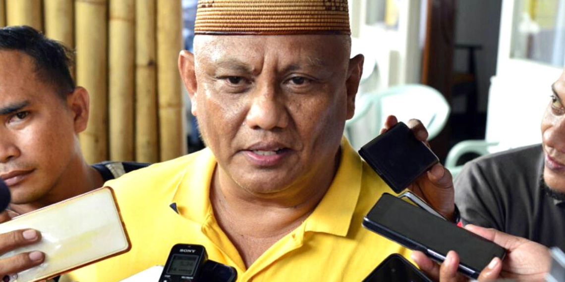 Gubernur Gorontalo, Rusli Habibie saat diwawancarai awak media.(Foto: Humas Pemprov Gorontalo)