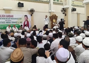 Ustad Abdul Somad saat memberikan ceramah pada acara Tabligh Akbar yang berlangsung di Masjid Jami Baitul Rahim, Kota Gorontalo, Kamis (27/12/2018). Foto: Lukman Polimengo.