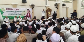 Ustad Abdul Somad saat memberikan ceramah pada acara Tabligh Akbar yang berlangsung di Masjid Jami Baitul Rahim, Kota Gorontalo, Kamis (27/12/2018). Foto: Lukman Polimengo.