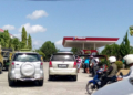 Antrian kendaraan bermotor di salah satu SPBU di Kota Gorontalo.(Foto: Lukman Polimengo)