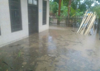 Salah satu rumah warga di Kabupaten Boalemo yang terendam banjir. Foto: Istimewa