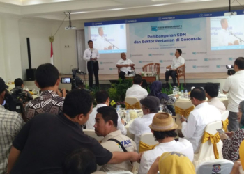 Menteri Pertanian RI Andi Amran Sulaiman dalam diskusi media Forum Merdeka Barat (FMB) 9 yang diinisiasi oleh Ditjen IKP Kementerian Kominfo, Di Aula Rumah Dinas Gubernur Gorontalo, Rabu (30/1/2019).
Foto: Lukman Polimengo.