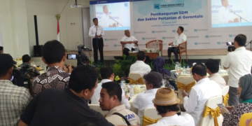 Menteri Pertanian RI Andi Amran Sulaiman dalam diskusi media Forum Merdeka Barat (FMB) 9 yang diinisiasi oleh Ditjen IKP Kementerian Kominfo, Di Aula Rumah Dinas Gubernur Gorontalo, Rabu (30/1/2019).
Foto: Lukman Polimengo.