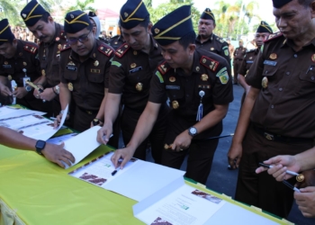 Penandatanganan Pakta Integritas, yang berlangsung di Kantor Kajati Gorontalo