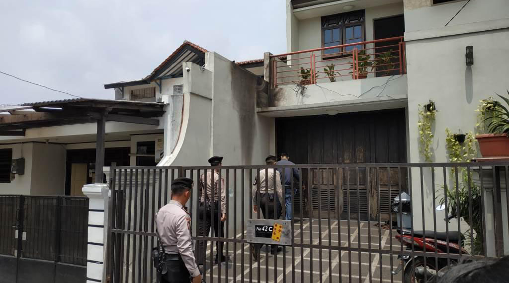 Rumah Wakil Ketua KPK Laode Muhammad Syarif, Kalibata, Pancoran, Jakarta Selatan yang dilempari bom molotov oleh orang tak dikenal. Foto: Medcom.id/Ilham Pratama Putra.