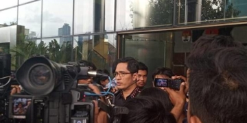Jubir KPK Febri Diansyah memberikan klarifikasi soal dua penyidik yang di aniaya di Hotel Borobudur. (Suara.com/Ade Dianti)