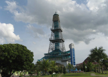 Tower Pakaya yang berada di Pusat Kota Limboto.