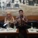 Direktur Eksekutif Institute for Essential Services Reform (IESR) Fabby Tumiwa (dua dari kanan) sedang menjelaskan tentang lima agenda utama pada sektor energi yang harus dijalankan oleh presiden terpilih tahun ini (foto: VOA/Fathiyah Wardah)