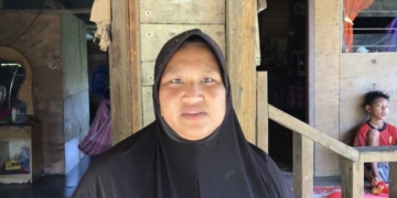 Rahmawati, salah seorang warga di Desa Kuala Penaga, Aceh Tamiang, Aceh (foto: VOA/Anugrah Andriansyah)