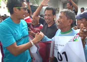 Cawapres nomor urut 02 Sandiaga Uno di Bojonegoro disambut pendukung Jokowi. Sumber Foto: VIVA.