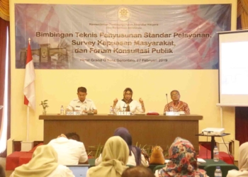 Sekda Kabupaten Gorontalo, Hadijah U. Tayeb Saat membuka kegiatan Bimbingan teknis Pelayanan Publik, Survey Kepuasan dan Forum Konsultasi Publik di Grand Q Hotel Kota Gorontalo, Rabu (27/2). Foto: Dok.Humas