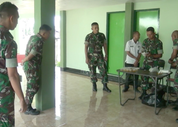 Mengantisipasi penyalahgunaan narkotika di kalangan personil TNI AD, puluhan prajurit Batalyon 713 Satya Tama Gorontalo menjalani tes urin, Sabtu (16/2/2019).
