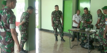 Mengantisipasi penyalahgunaan narkotika di kalangan personil TNI AD, puluhan prajurit Batalyon 713 Satya Tama Gorontalo menjalani tes urin, Sabtu (16/2/2019).