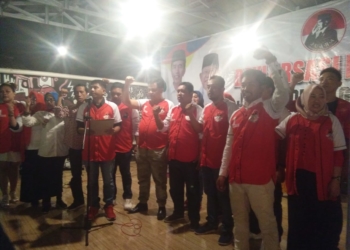 Ratusan milenial Gorontalo mendeklarasikan dukungan kepada Capres-Cawapres nomor urut 01, Joko Widodo-Ma’ruf Amin, Senin (18/3/2019). Foto: Lukman Polimengo.