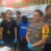 Kapolres Gorontalo Kota AKBP Robin Lumban Raja saat memberikan keterangan pers terkait penangkapan pelaku pembunuhan di Jalan DI Panjaitan. Foto: Lukman Polimengo.