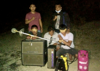 Pelaku dan barang bukti curian yang berhasil diamankan Tim Resmob Polda Gorontalo.