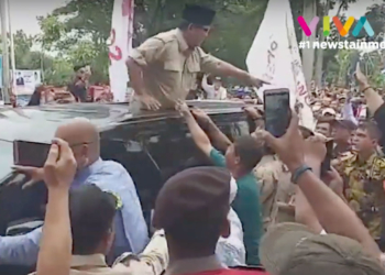 Screen capture video Capres 02 Prabowo Subianto yang tampak memarahi salas seorang petugas keamanan.