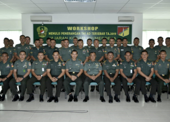 Para peserta saat foto bersama pada kegiatan Workshop Penerangan TNI AD, di Mako Kodam XIII Merdeka, Manado. Foto: Penrem 133/Nani Wartabone.