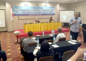 Wakil Ketua Komisi Hukum Dewan Pers, Jimmy Silalahi , saat memberikan materi pada kegiatan Workshop Peliputan Pemilihan Legislatif dan Pemilihan Presiden 2019, di salah satu hotel di Kota Gorontalo, Rabu (20/3/2019). Foto: Lukman Polimengo.
