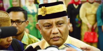 Gubernur Gorontalo Rusli Habibie saat diwawancarai awak media usai menghadiri Rapat Paripurna HUT ke-291 Kota Gorontalo, di Gedung DPRD, Selasa (19/3/2019). (Foto: Salman-Humas).