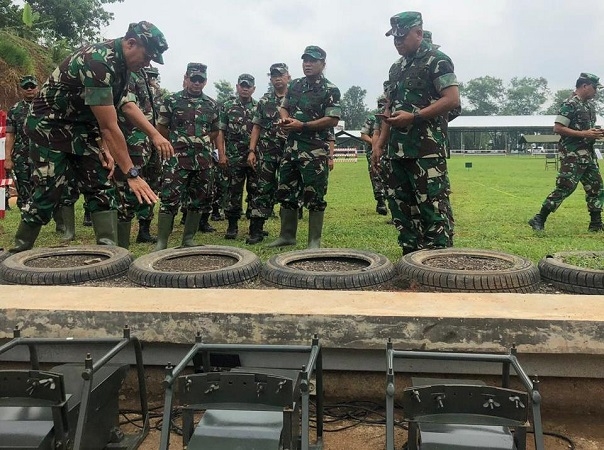 Wakil Kepala Staf Angkatan Darat (Wakasad) Letjen TNI Tatang Sulaiman bersama rombongan melaksanakan peninjauan secara langsung kesiapan pembangunan sarana dan prasarananya di Pusat Pendidikan Infanteri (Pusdikif) Cipatat, Jawa Barat.