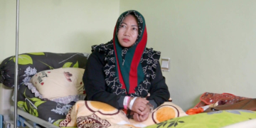 Hendrawati, saat ditemui di rumah sakit tempat dia di rawat. Pegawai KPU Provinsi Gorontalo ini keguguran saat menjalani aktifitas sebelum dan sesudah Pemilihan Umum.