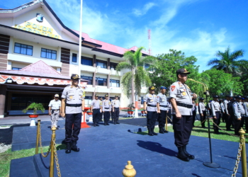Kapolda Gorontalo, Brigjen Pol Rachmad Fudail, saat memmberikan sambutan dalam Apel Pergeseran Pasukan (Serpas) yang digelar di Mako Polda Gorontalo, Senin (15/4/2019).