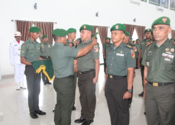 Upacara kenaikan pangkat, yang dipimpin langsung oleh Danrem 133/Nani Wartabone Kolonel Czi Arnold AP Ritiauw, bertempat di Aula Kusno Danupoyo, Senin (1/4/2019).
