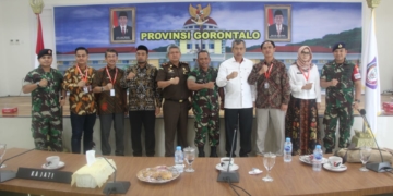 Foto bersama jajaran Forkopimda Provinsi Gorontalo usai video conference bersama Menkopolhukam.