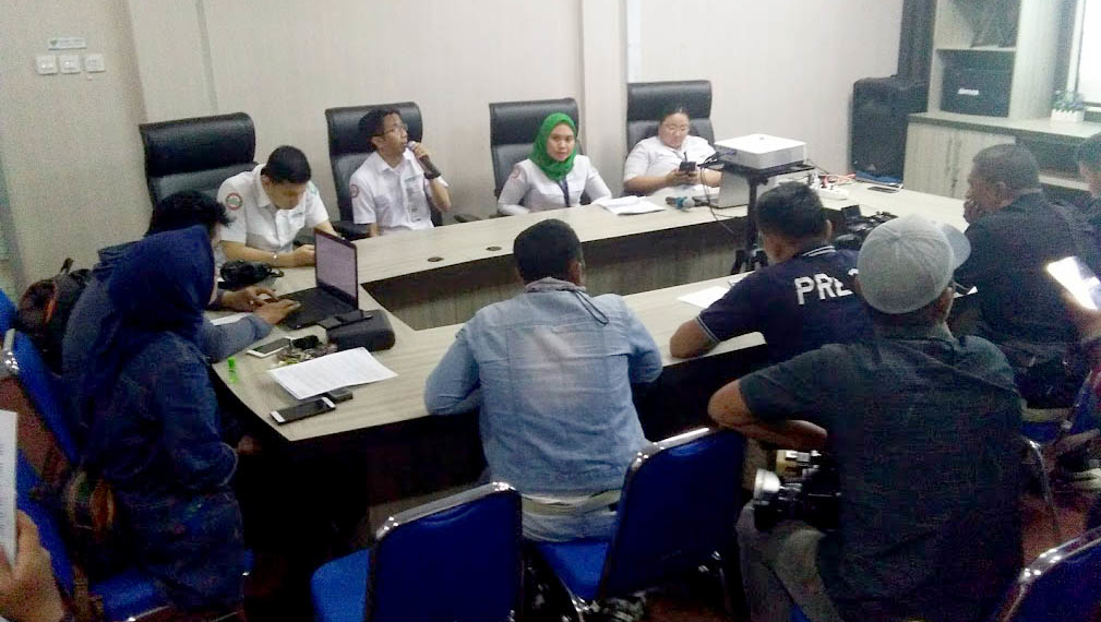 Kepala Perwakilan BPJS Gorontalo saat menggelar jumpa pers di Kantor BPJS Kesehatan Cabang Gorontalo, Senin (27/05/2019).