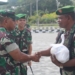 Danrem 133 Nano wartabone, Kolonel Czi Arnold AP Ritiauw meyerahkan bantuan bahan pokok kepada prajurit.