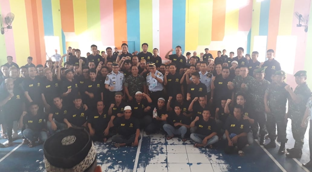 Foto Bersama Danrem Nani Wartabone dan rombongan dengan jajaran Kanwil Menkum HAM Provinsi Gorontalo, serta warga Lapas Kelas IIA Kota Gorontalo.