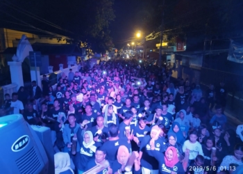 Kegiatan Koko'o untuk membangunkan sahur yang dilaksanakan oleh masyarakat Kelurahan Talumolo, Senin (6/5/2019) dini hari. Foto Renol Halada