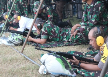 Forkopimda tingkat provinsi dan Kabupaten Kota se Provinsi Gorontalo, saat mengikuti Lomba Tembak Eksekutif, yang di gelar di Lapangan Tembak, Kipan B, Yonif 713/Satya Tama, Kamis (16/5/2019)