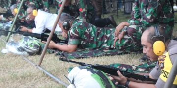 Forkopimda tingkat provinsi dan Kabupaten Kota se Provinsi Gorontalo, saat mengikuti Lomba Tembak Eksekutif, yang di gelar di Lapangan Tembak, Kipan B, Yonif 713/Satya Tama, Kamis (16/5/2019)