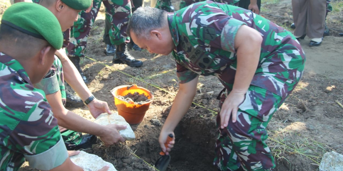 Pangdam XIII/Merdeka Mayjen TNI Tiopan Aritonang serta  Danrem 133/Nani Wartabone Kolonel Czi Arnold AP Ritiauw, melakukan peletakan batu pertama pembangunan Rumah Sakit Korem, Kamis (16/5/2019).