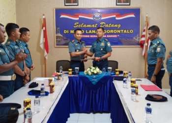 Komandan Lanal Gorontalo,  Letkol Laut (P) Tonny Sundah, M.Tr, Hanla, melaksanakan Exit Briefing kepada segenap prajurit beserta keluarga Lanal Gorontalo,Jumat (28/6/2019), tang digelar di ruang aula Mess Payungga Mako Lanal Gorontalo.