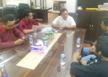 Direskrimsus Polda Gorontalo Kombes Pol Novi Irawan, SIK, MH, (baju putih) saat menerima kunjungan sejumlah wartawan.