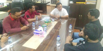 Direskrimsus Polda Gorontalo Kombes Pol Novi Irawan, SIK, MH, (baju putih) saat menerima kunjungan sejumlah wartawan.