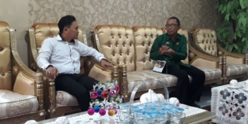 Pertemuan Kepala Balai Arkeologi Manado, Wuri Handoko dan Kepala Bidang Kebudayaan Kabupaten Gorontalo, Ranto Naki yang membahas rencana pameran dan sosialisasi.