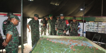 Pangdam XIII/Merdeka Mayjen TNI Tiopan Aritonang meninjau langsung kegiatan latihan pratugas Yonif 713/Satyatama yang sedang berlangsung di wilayah Kecamatan Tapa komplek.